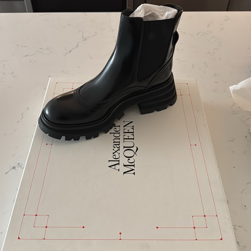 BNIB - Alexander McQueen Wander Chelsea Boot - Sz 38.5